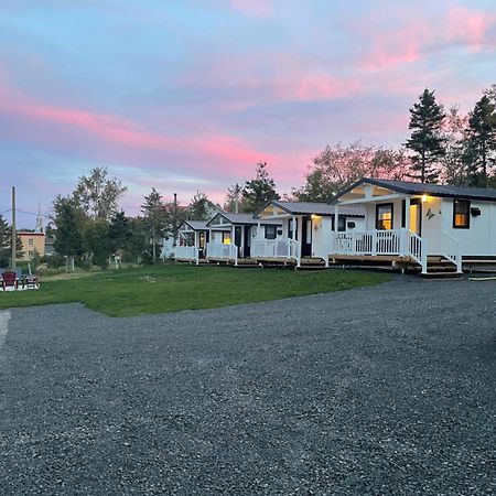 Les Chalets De La Colline Inc Baie-Sainte-Catherine Exterior photo
